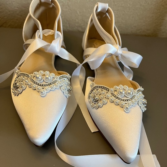 NWOT White Satin Pearl Wedding/Bridal Flats - Picture 4 of 9